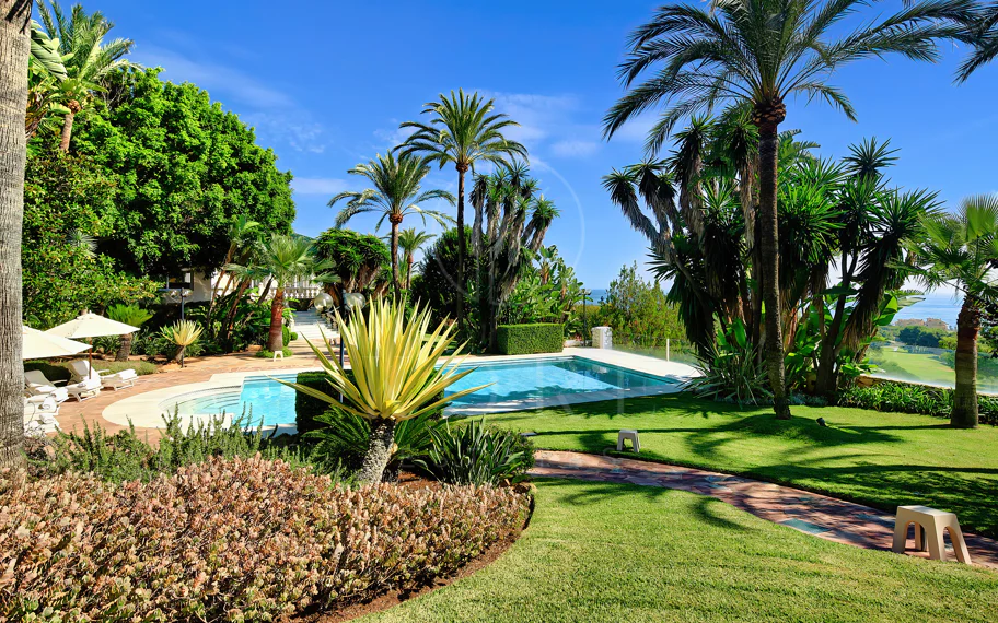 Villa en venta en Rio Real Golf, Marbella Este