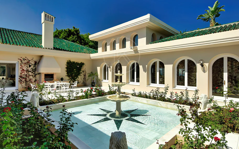 Villa en venta en Rio Real Golf, Marbella Este