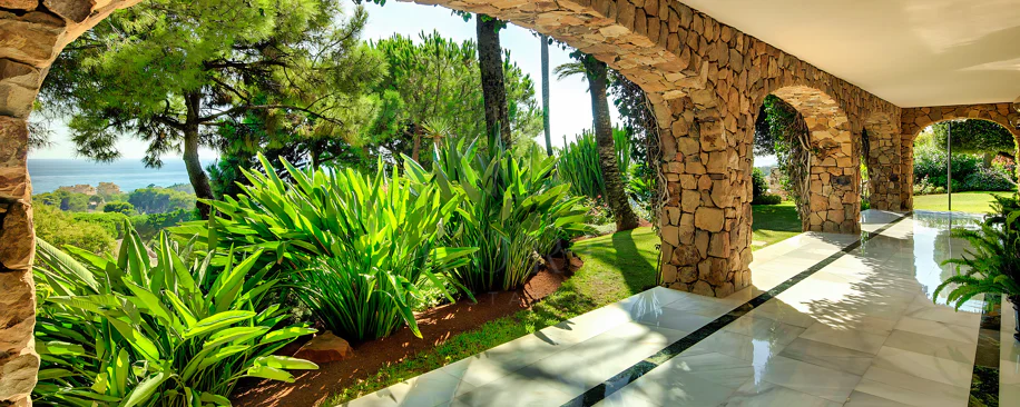 Villa for sale in Rio Real Golf, Marbella East