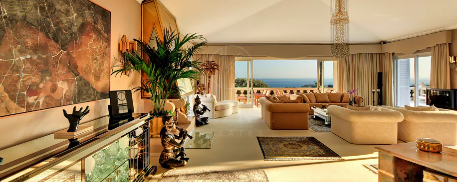 Villa for sale in Rio Real Golf, Marbella East