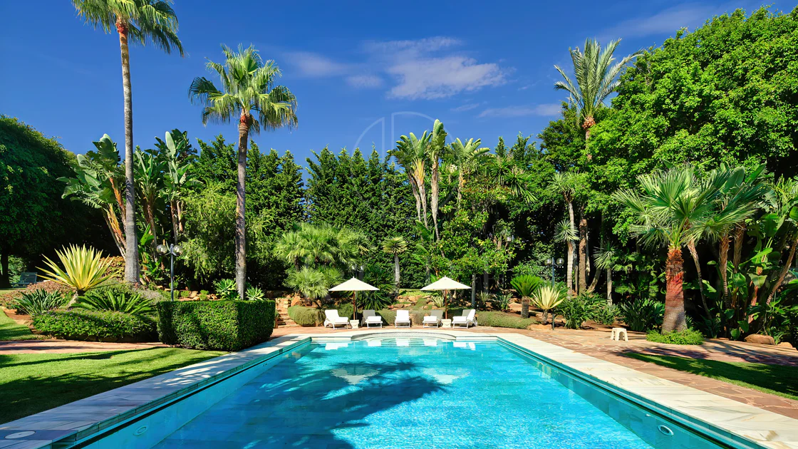 Villa for sale in Rio Real Golf, Marbella East