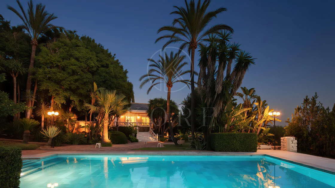 Villa for sale in Rio Real Golf, Marbella East