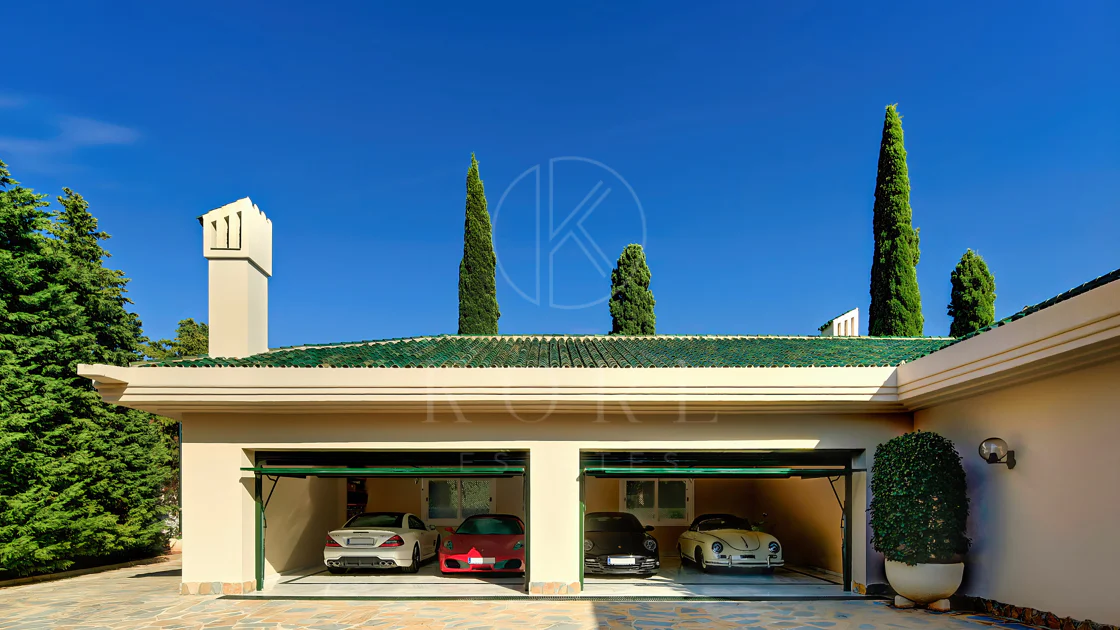 Villa for sale in Rio Real Golf, Marbella East