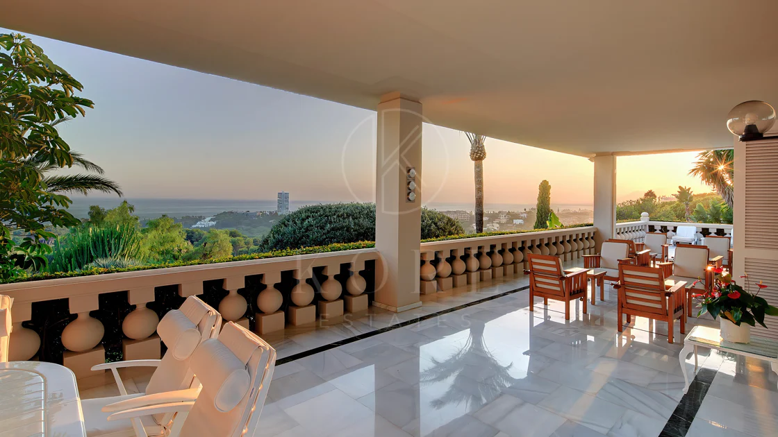 Villa for sale in Rio Real Golf, Marbella East