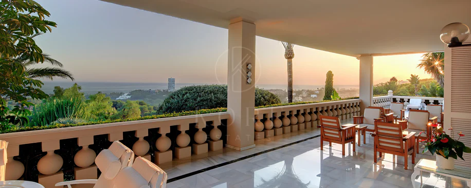 Villa for sale in Rio Real Golf, Marbella East