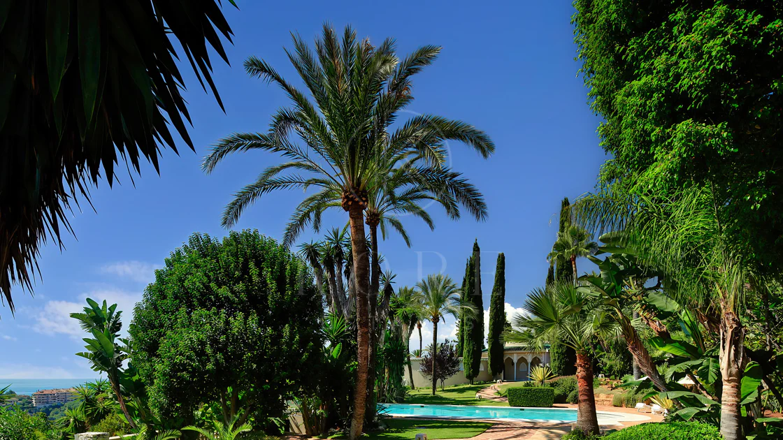 Villa for sale in Rio Real Golf, Marbella East