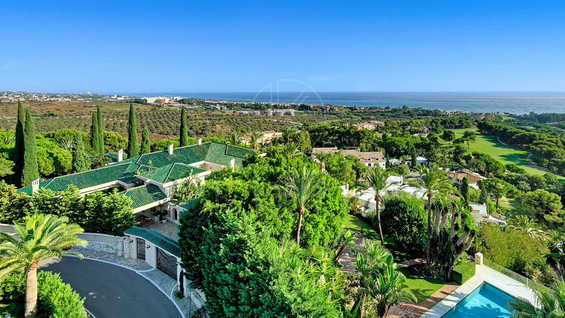 Villa for sale in Rio Real Golf, Marbella East