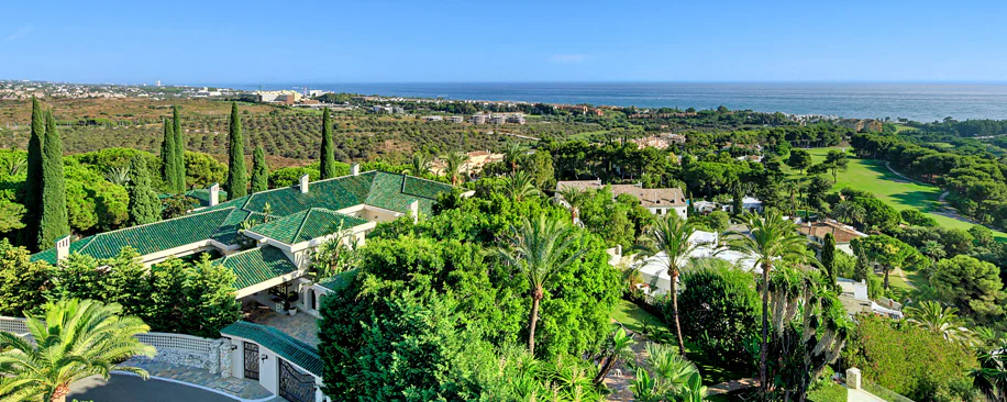 Villa for sale in Rio Real Golf, Marbella East