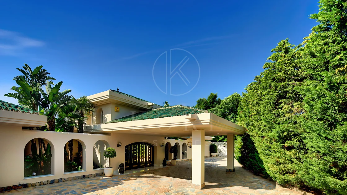 Villa for sale in Rio Real Golf, Marbella East
