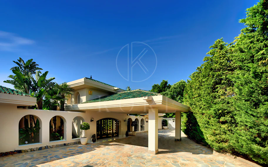 Villa en venta en Rio Real Golf, Marbella Este