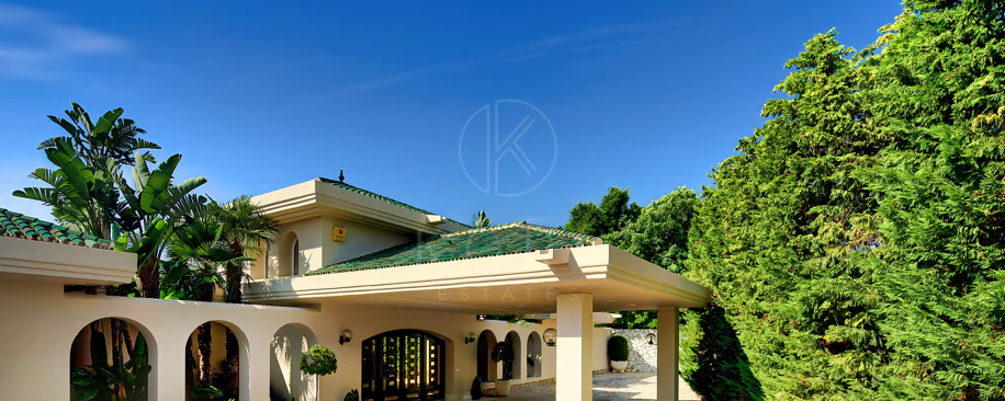 Villa for sale in Rio Real Golf, Marbella East