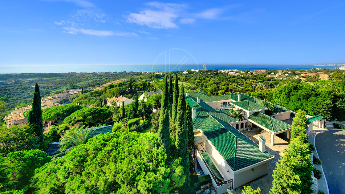 Villa for sale in Rio Real Golf, Marbella East