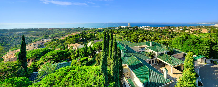 Villa for sale in Rio Real Golf, Marbella East