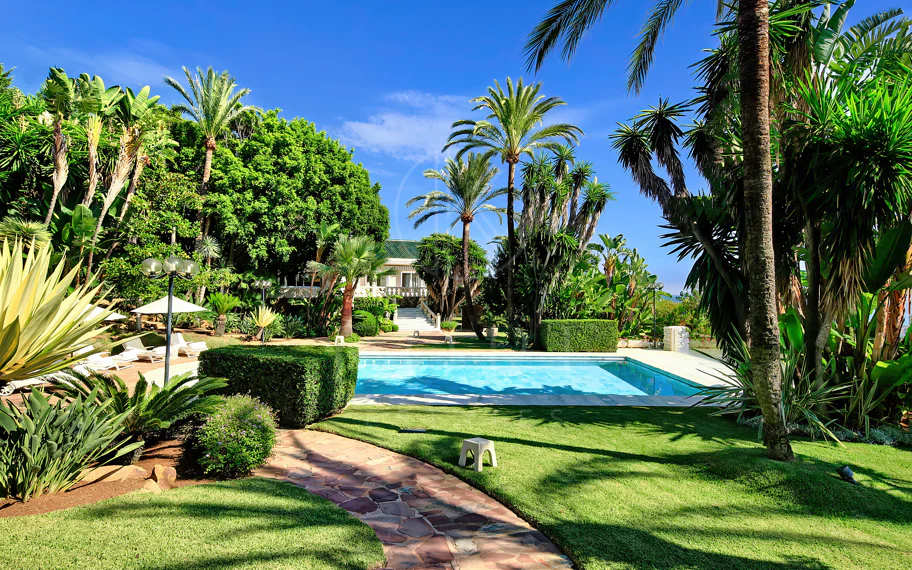 Villa en venta en Rio Real Golf, Marbella Este