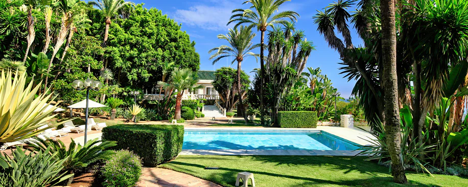 Villa for sale in Rio Real Golf, Marbella East