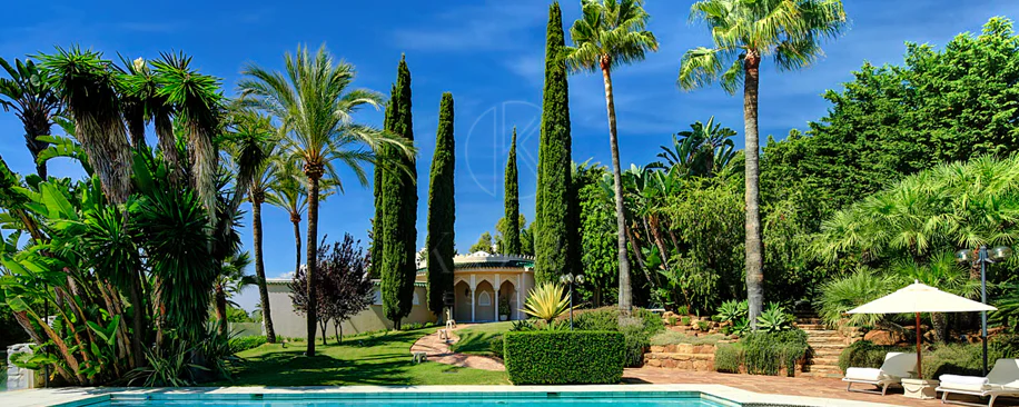 Villa for sale in Rio Real Golf, Marbella East