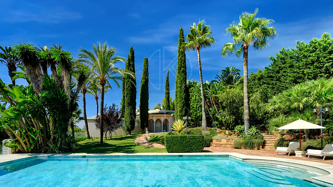 Villa for sale in Rio Real Golf, Marbella East