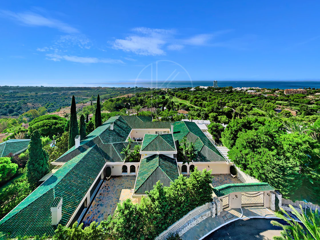 Villa for sale in Rio Real Golf, Marbella East