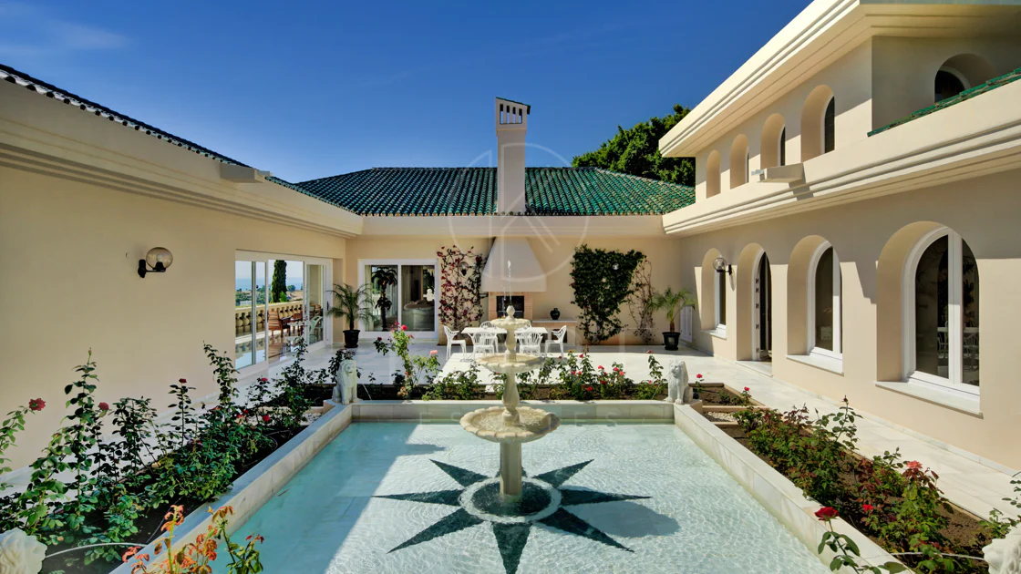Villa for sale in Rio Real Golf, Marbella East