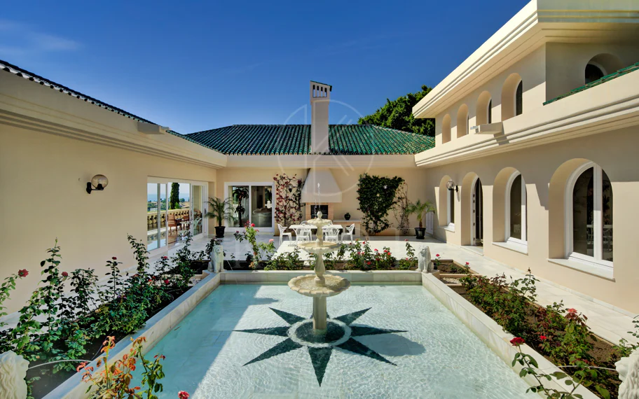 Villa en venta en Rio Real Golf, Marbella Este