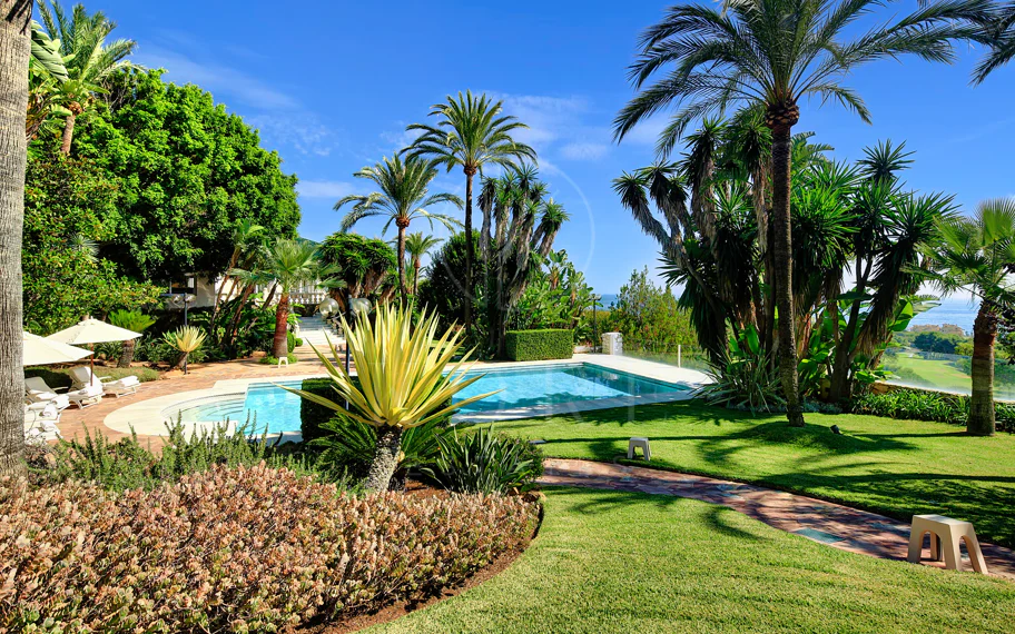 Villa en venta en Rio Real Golf, Marbella Este