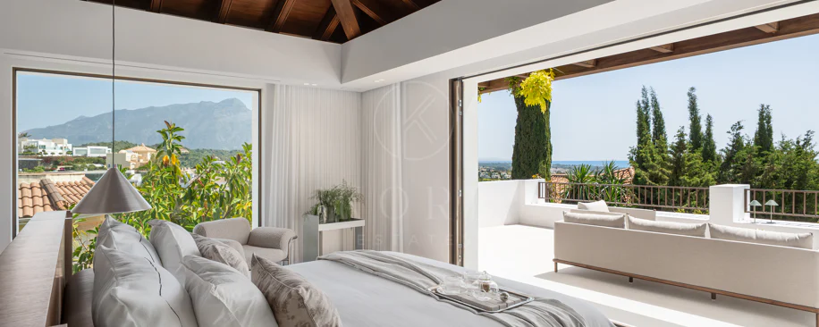 Elegant Andalusian-Style Villa with Contemporary Interiors in El Herrojo