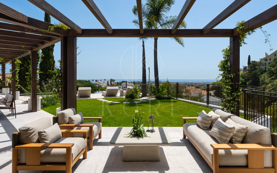 Villa en venta en El Herrojo, Benahavis