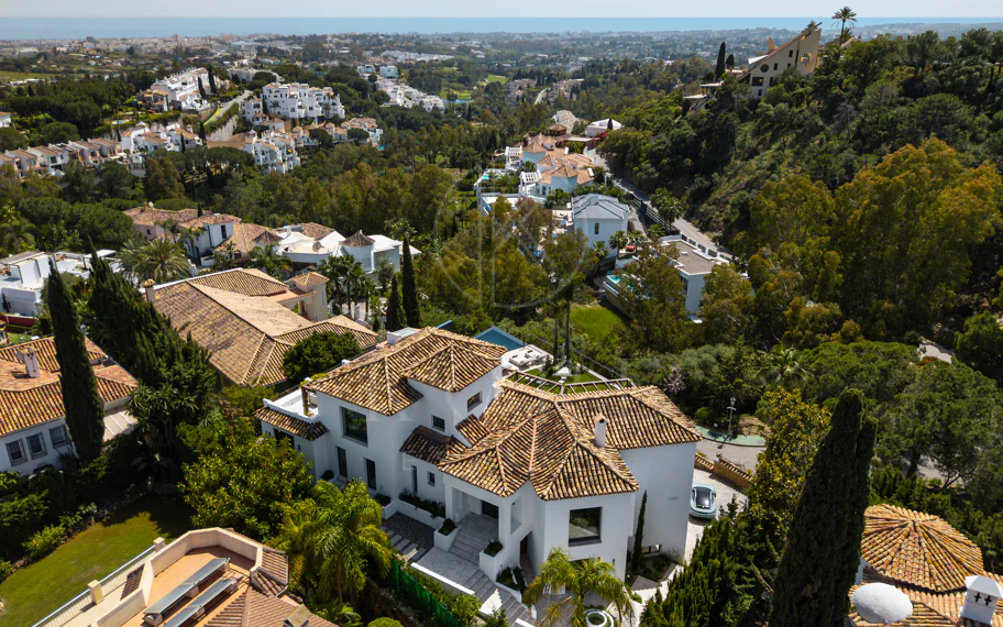 Villa en venta en El Herrojo, Benahavis