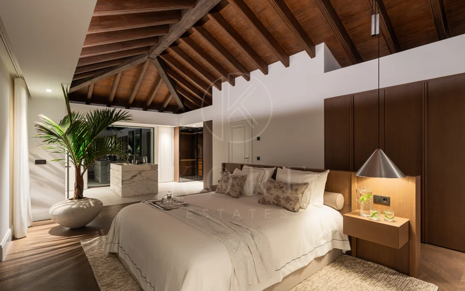 Villa en venta en El Herrojo, Benahavis