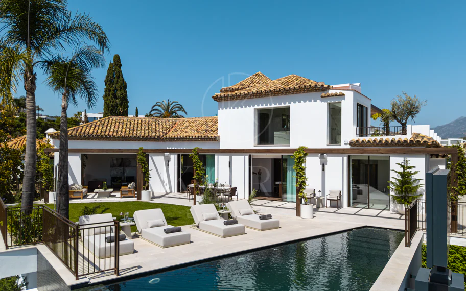 Villa en venta en El Herrojo, Benahavis