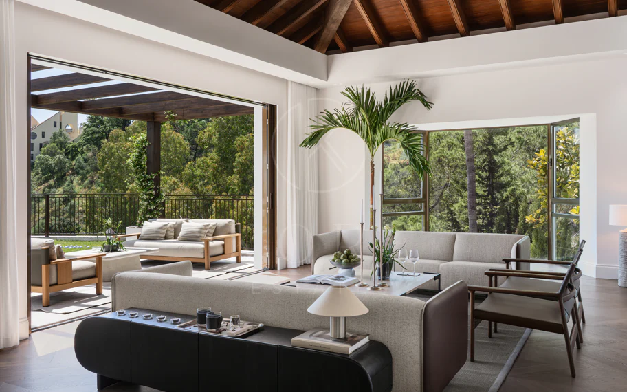 Villa en venta en El Herrojo, Benahavis