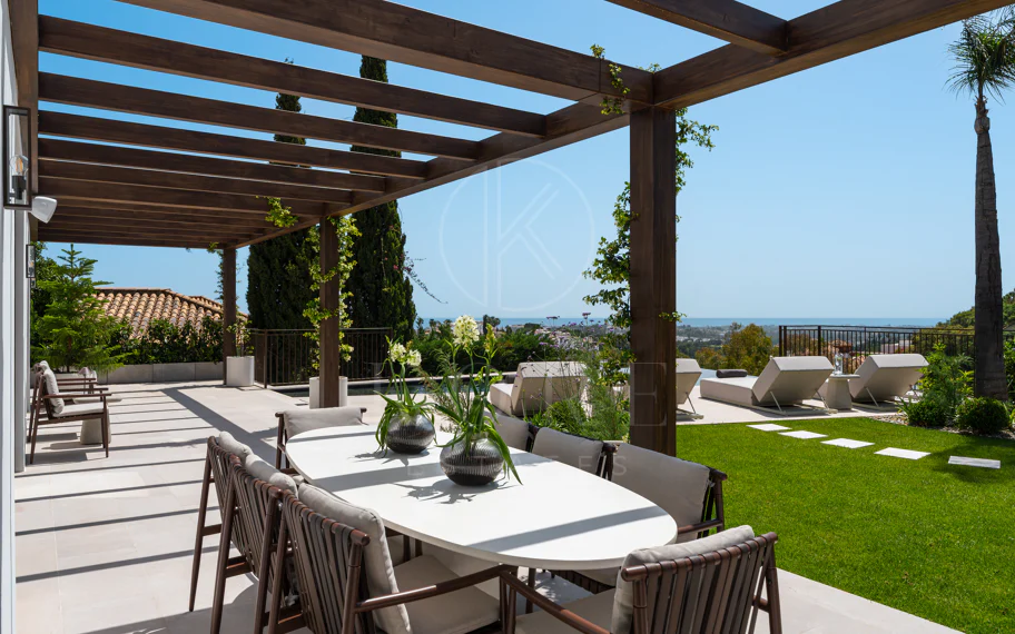 Villa en venta en El Herrojo, Benahavis