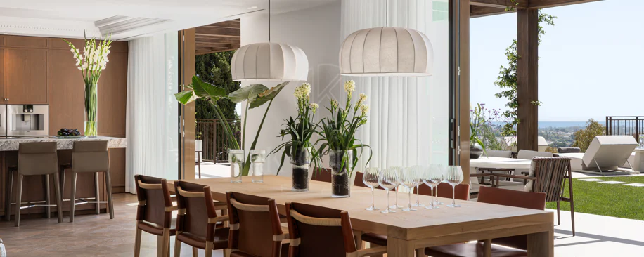 Elegant Andalusian-Style Villa with Contemporary Interiors in El Herrojo