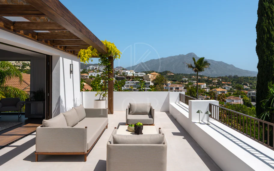 Villa en venta en El Herrojo, Benahavis