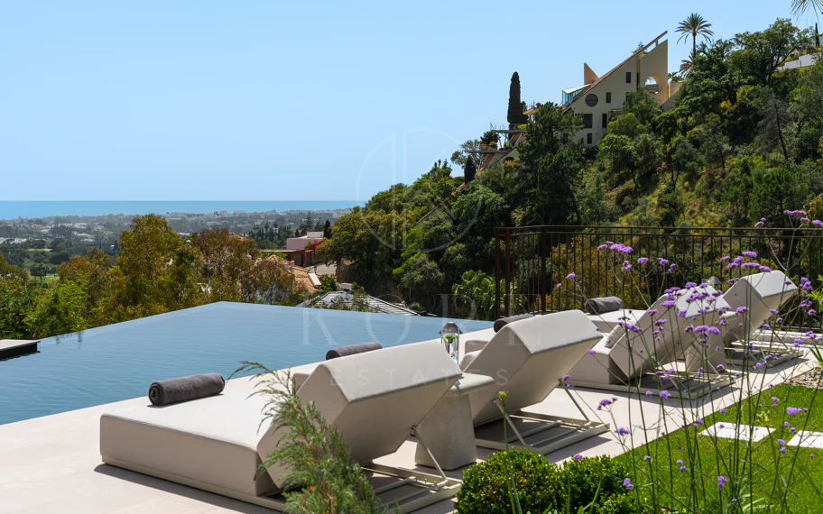 Villa en venta en El Herrojo, Benahavis