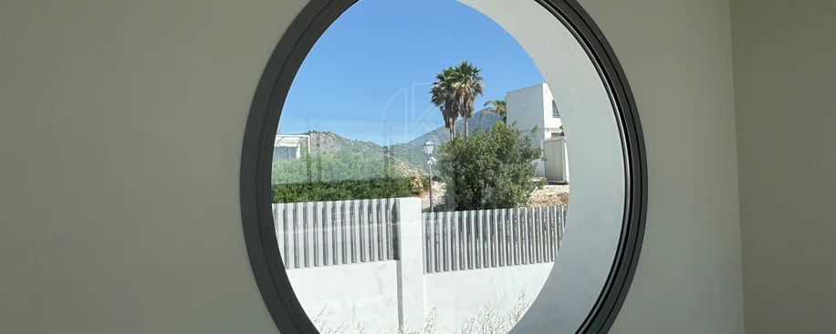 Villa en venta en Los Arqueros, Benahavis