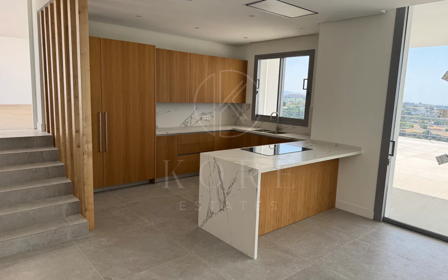 Villa en venta en Los Arqueros, Benahavis