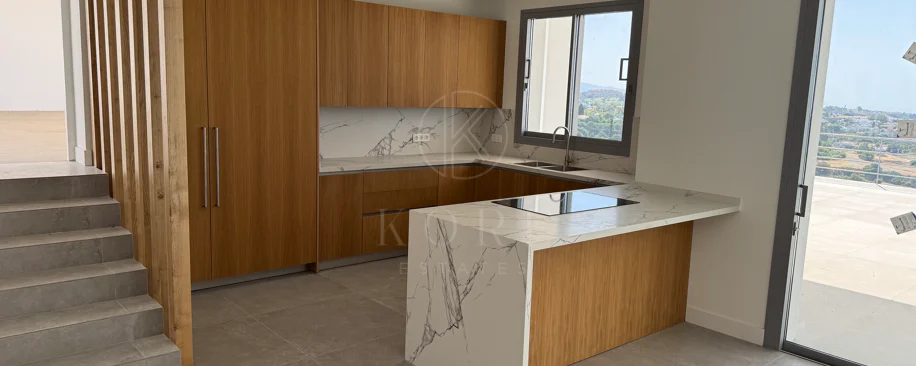 Villa en venta en Los Arqueros, Benahavis