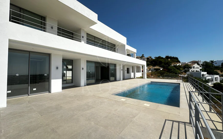 Villa en venta en Los Arqueros, Benahavis