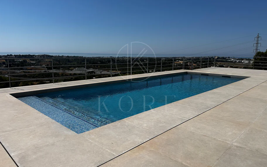 Villa en venta en Los Arqueros, Benahavis
