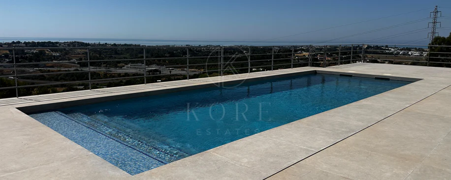Villa en venta en Los Arqueros, Benahavis