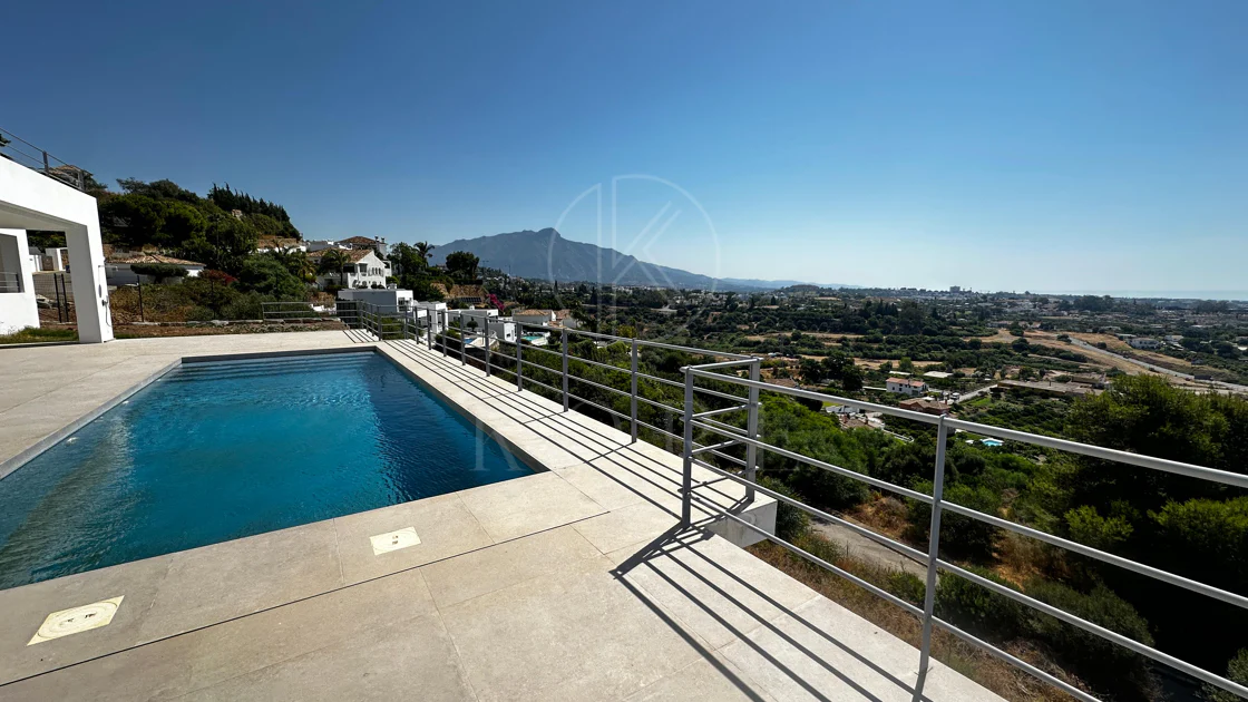 Villa en venta en Los Arqueros, Benahavis