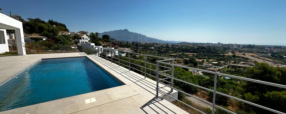 Villa en venta en Los Arqueros, Benahavis