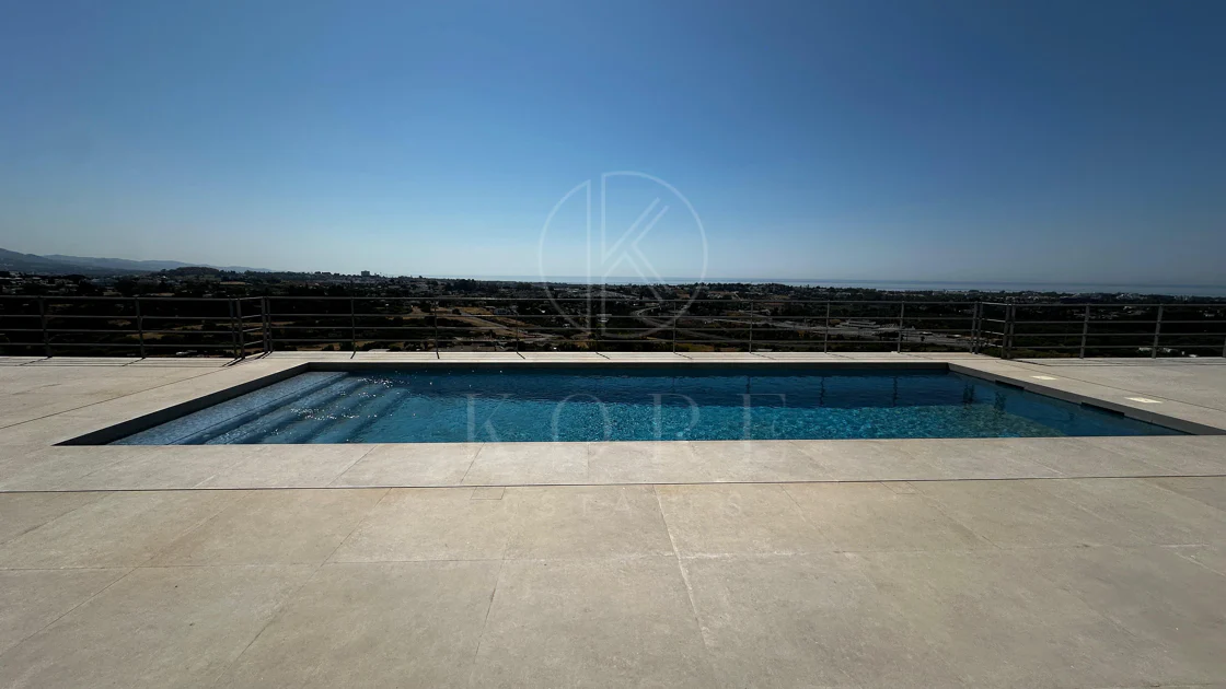 Villa en venta en Los Arqueros, Benahavis