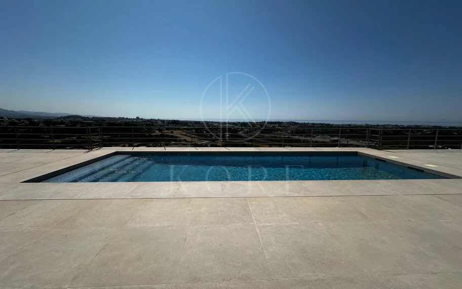 Villa en venta en Los Arqueros, Benahavis