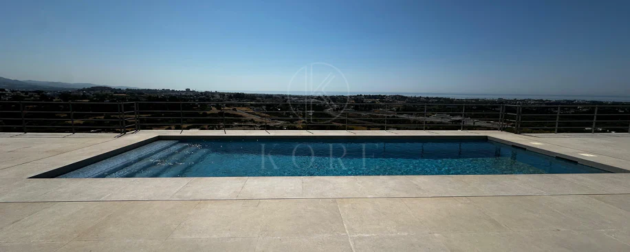Villa en venta en Los Arqueros, Benahavis