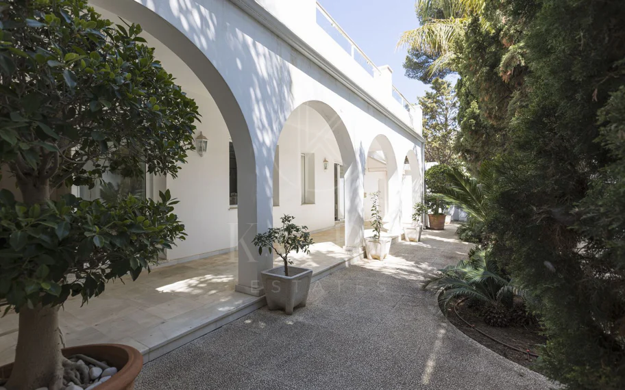 Villa en venta en Los Monteros, Marbella Este