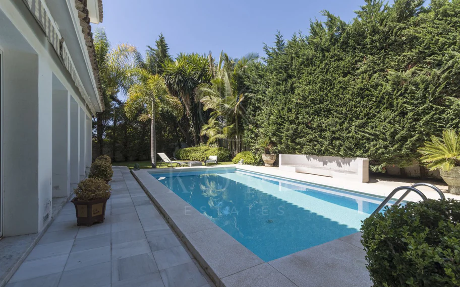 Villa en venta en Los Monteros, Marbella Este