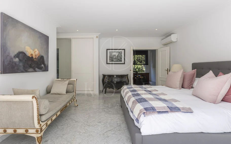 Villa en venta en Los Monteros, Marbella Este