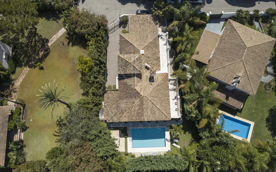 Villa en venta en Los Monteros, Marbella Este